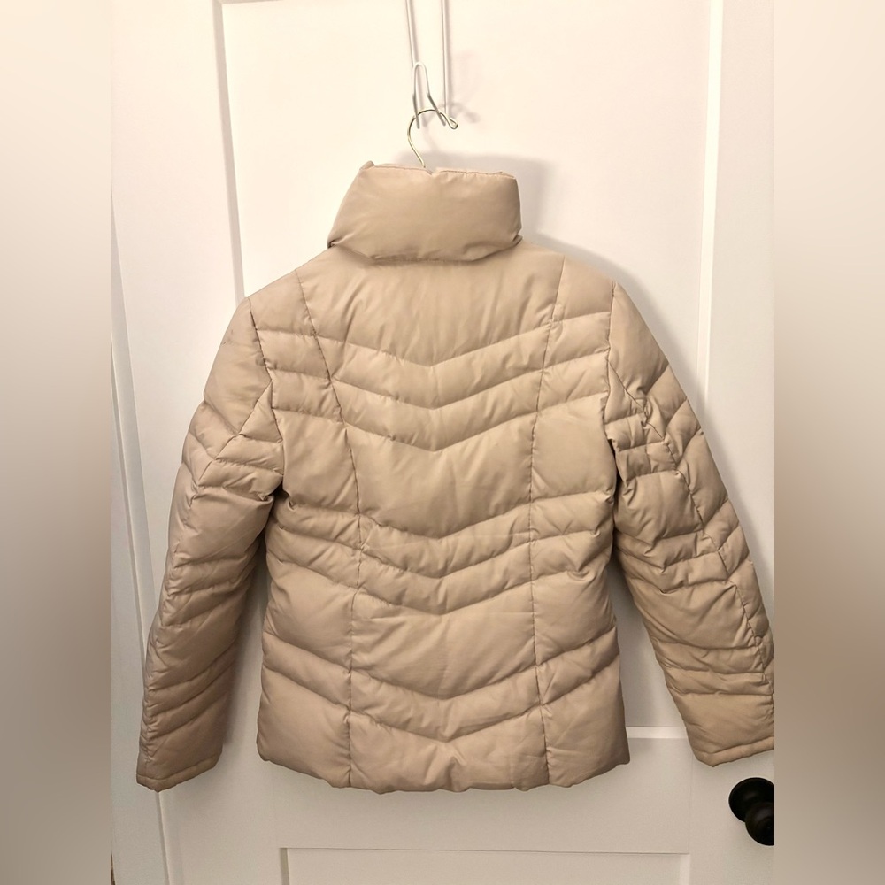 KENNETH COLE REACTION BEIGE QUILTED DUCK DOWN TWO WAY CLOSER ZIPPER & SNAPS SZ S - Picture 3 of 15